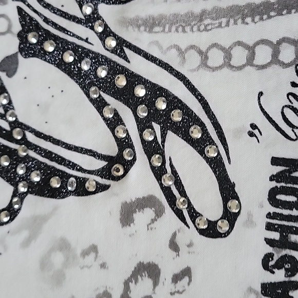 Guess Tshirt - Picture 4 of 5